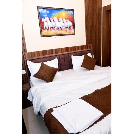 Tirupati Balaji Inn Bageshwar Dham Basāri Exterior foto