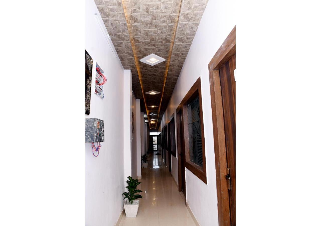 Tirupati Balaji Inn Bageshwar Dham Basāri Exterior foto