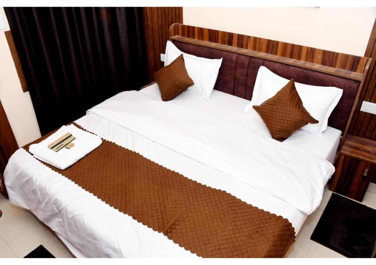 Tirupati Balaji Inn Bageshwar Dham Basāri Exterior foto
